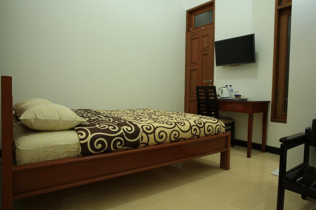 Puri Kusuma Guest House Tabanan  Phòng bức ảnh